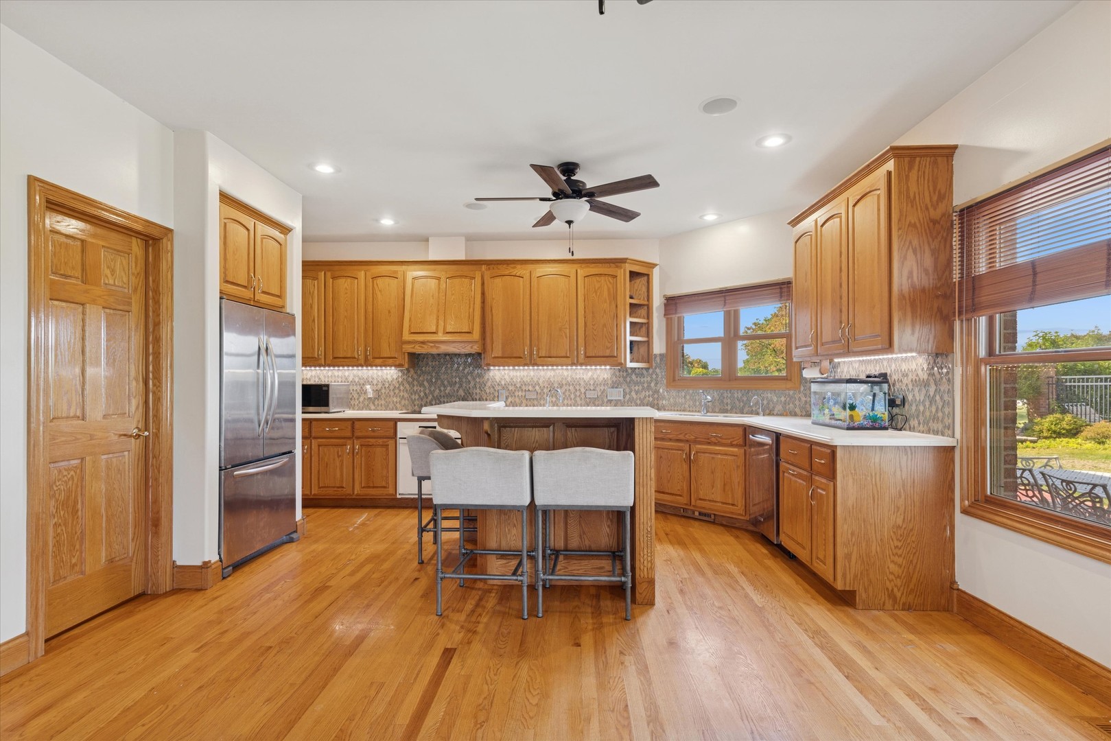 7258 W James Lane