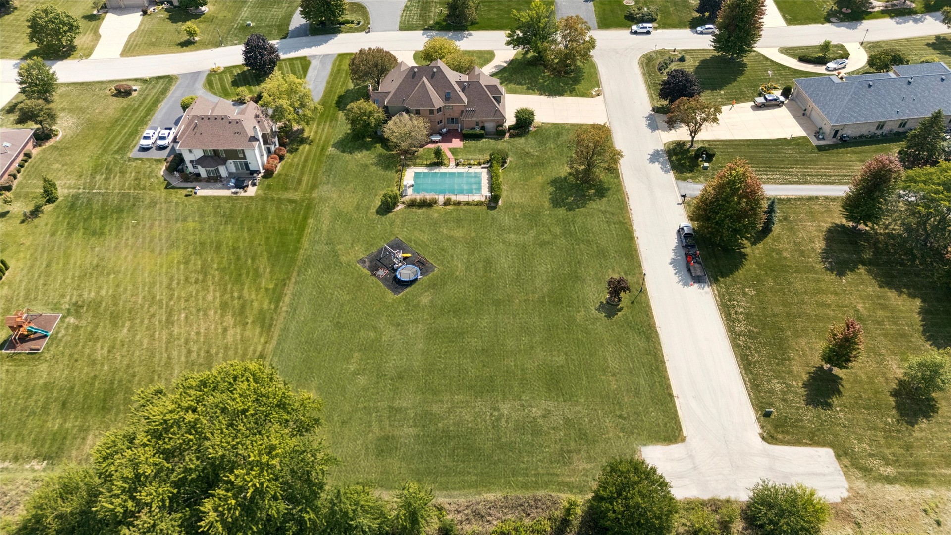 7258 W James Lane