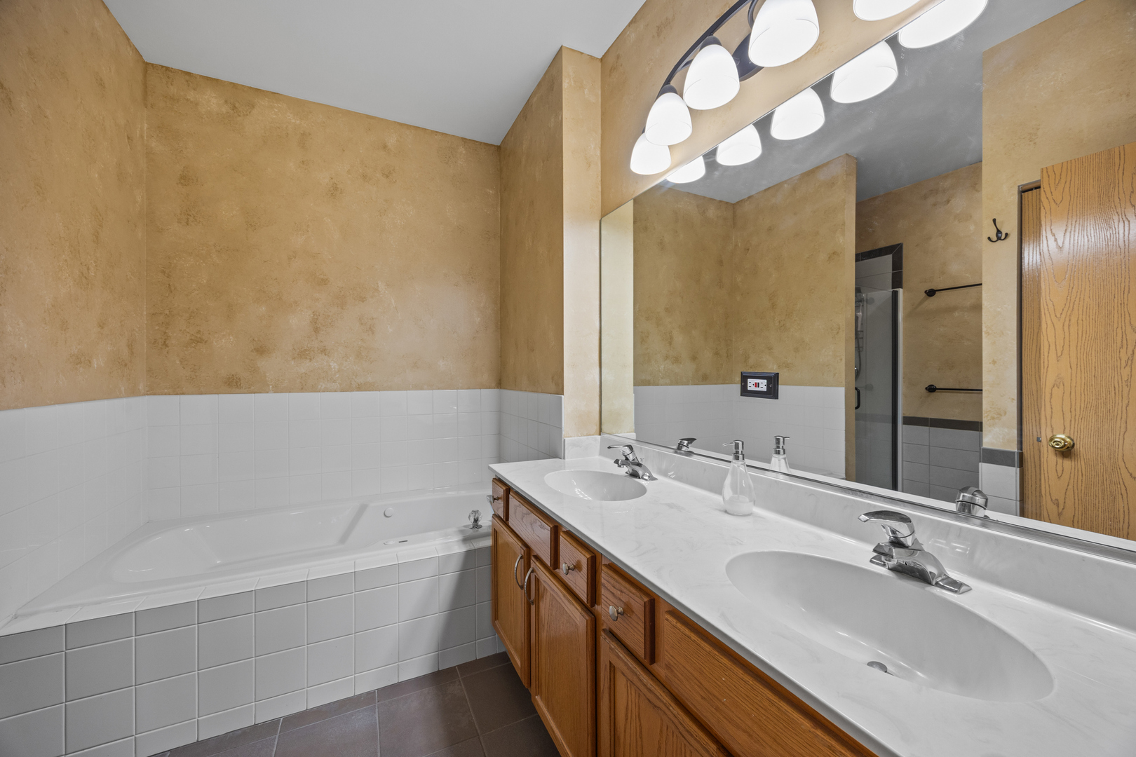 192 Brompton Lane Unit: B