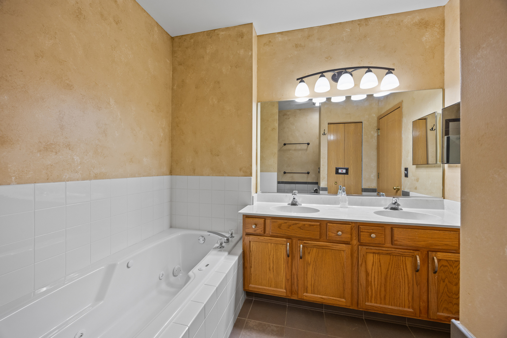 192 Brompton Lane Unit: B