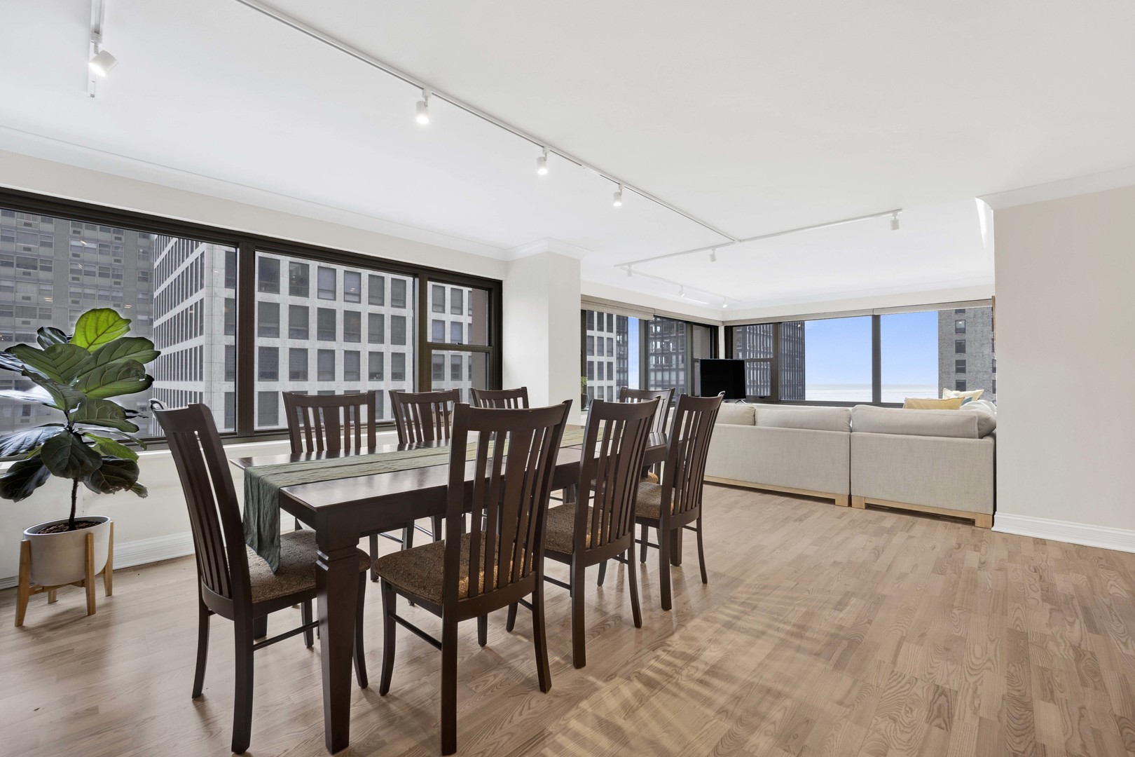 247 E CHESTNUT Street Unit: 1201