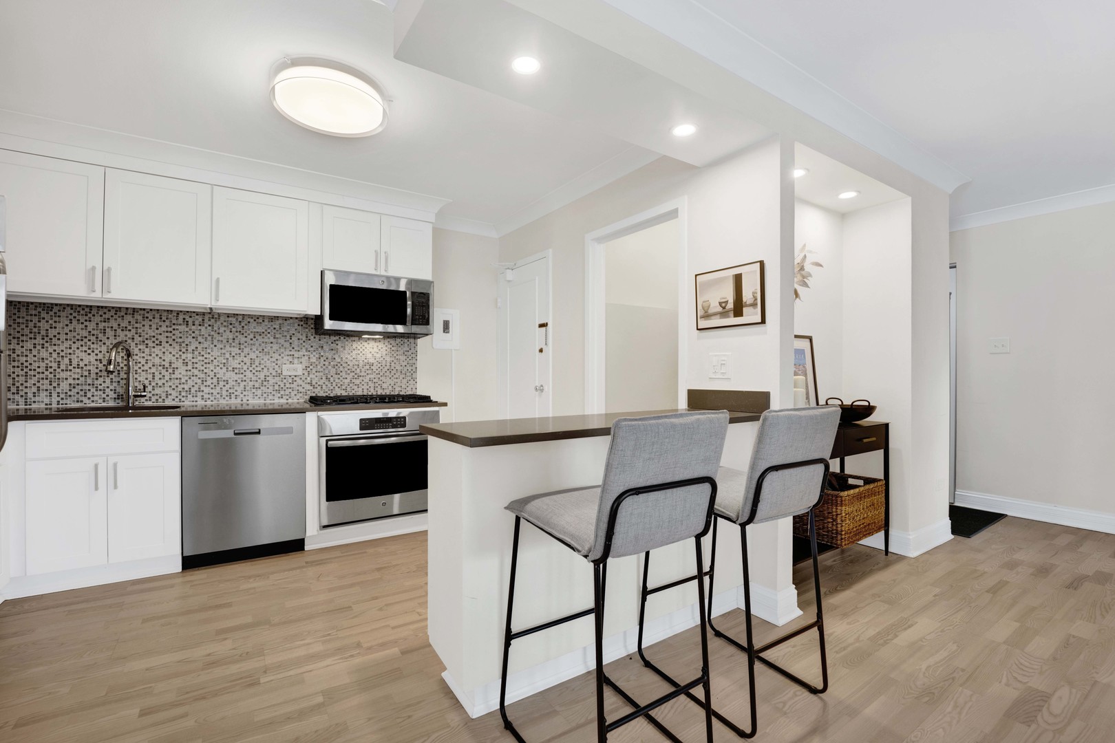 247 E CHESTNUT Street Unit: 1201