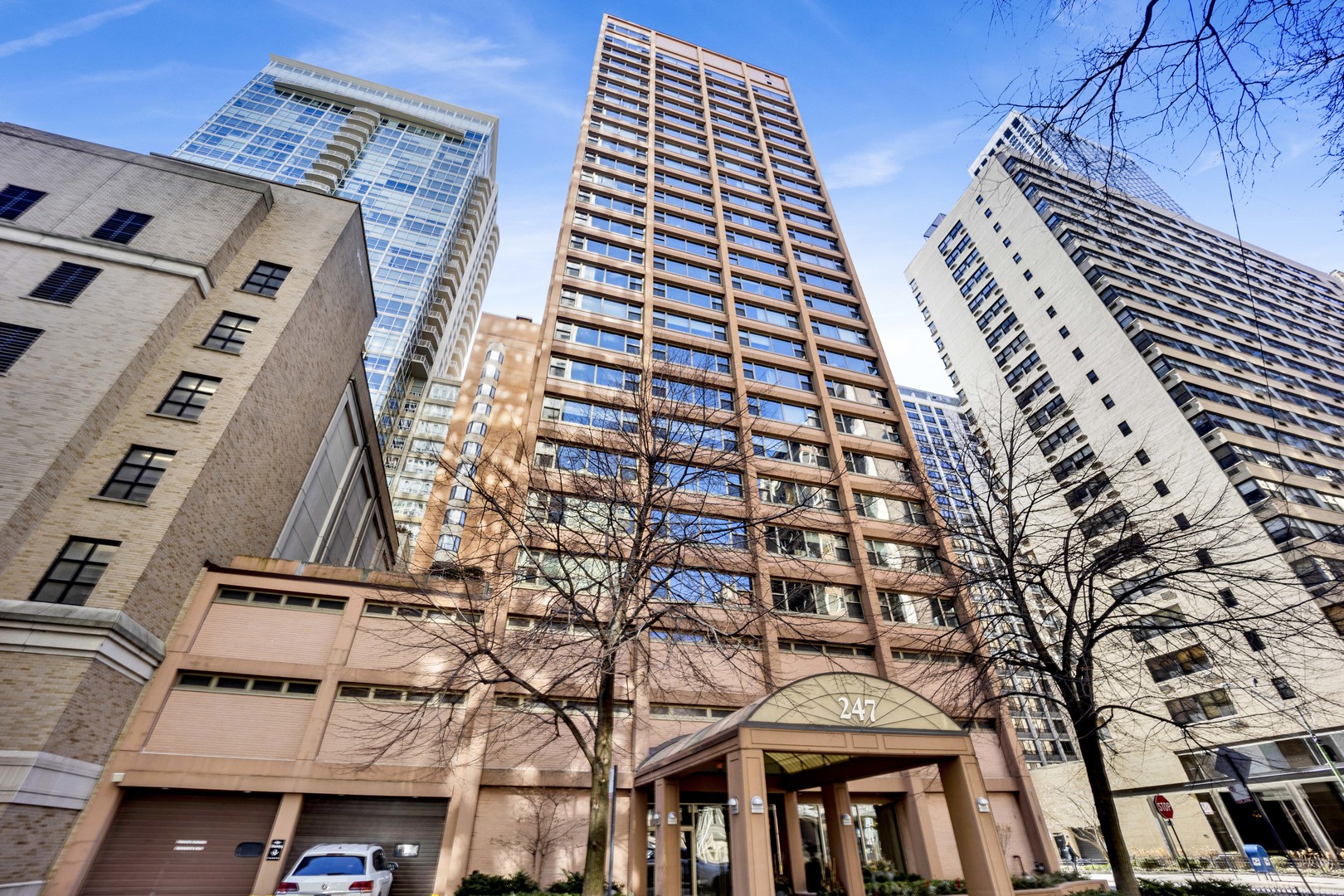 247 E CHESTNUT Street Unit: 1201