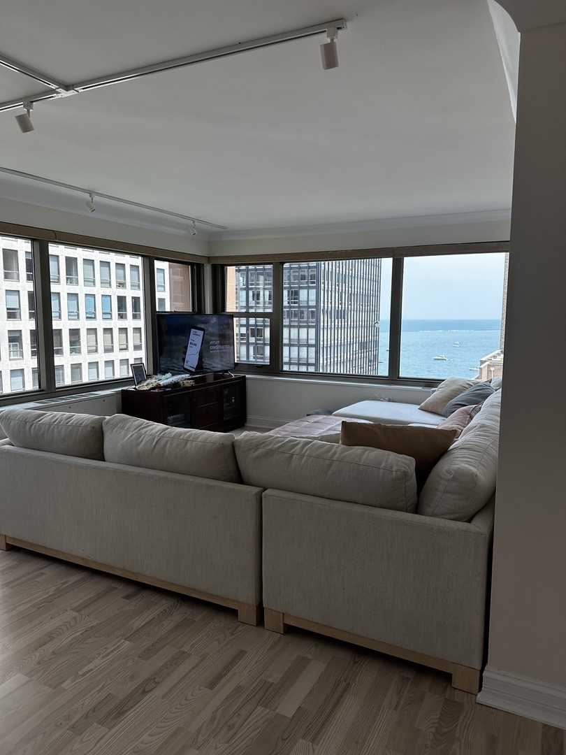 247 E CHESTNUT Street Unit: 1201