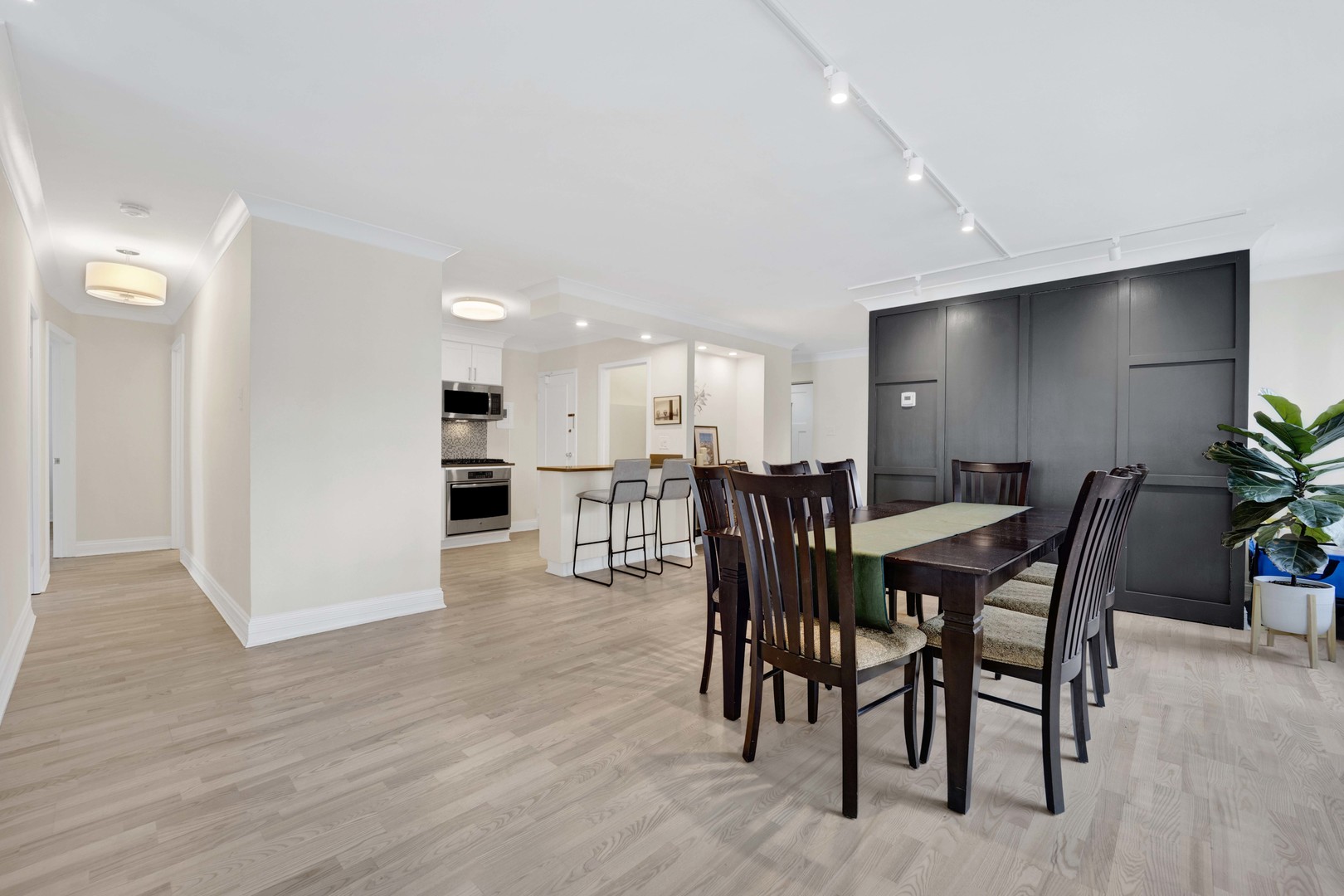 247 E CHESTNUT Street Unit: 1201