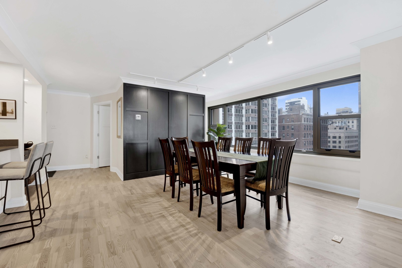 247 E CHESTNUT Street Unit: 1201