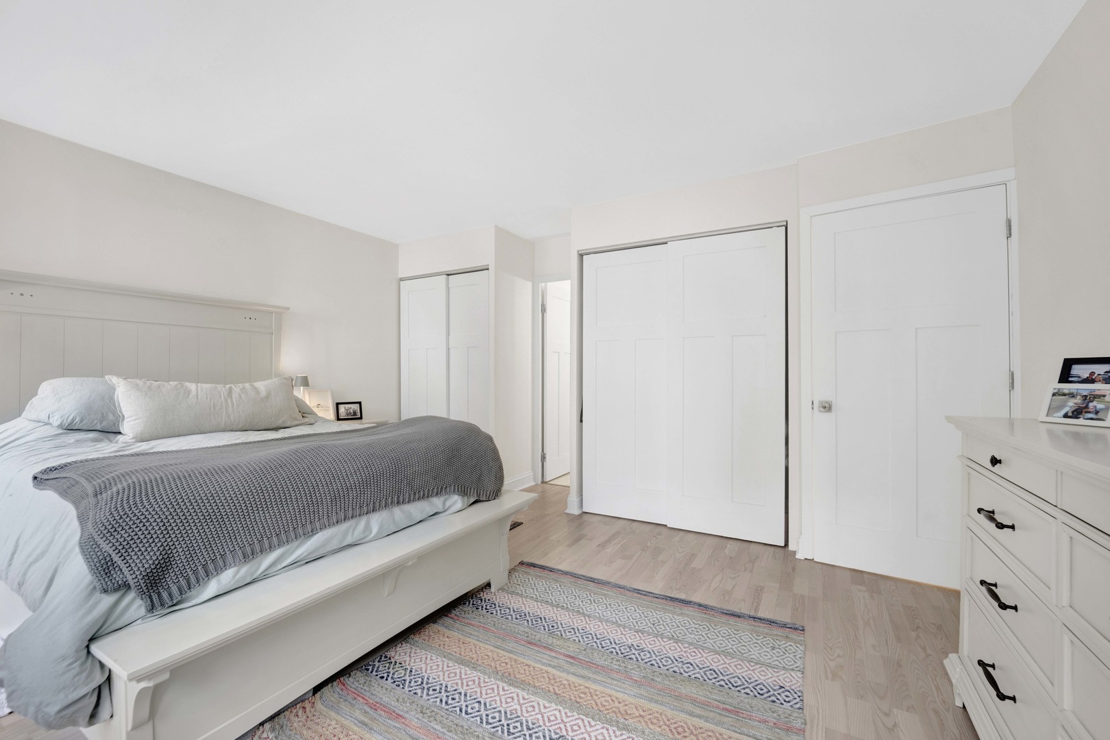 247 E CHESTNUT Street Unit: 1201