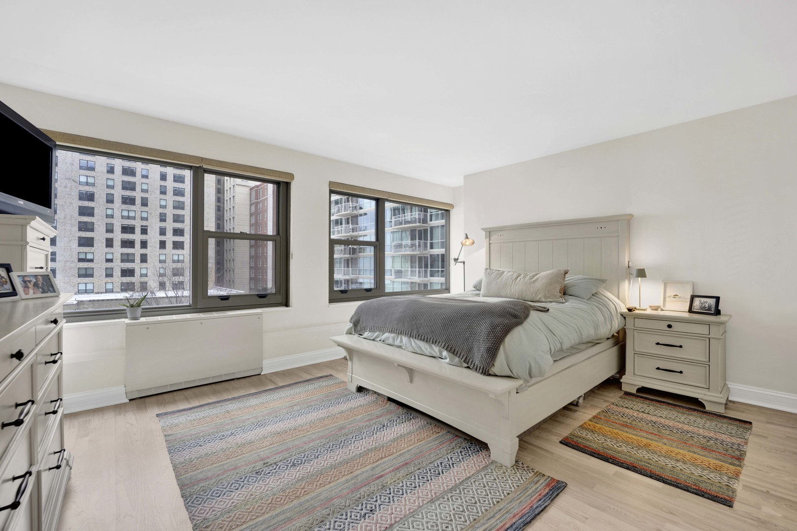 247 E CHESTNUT Street Unit: 1201