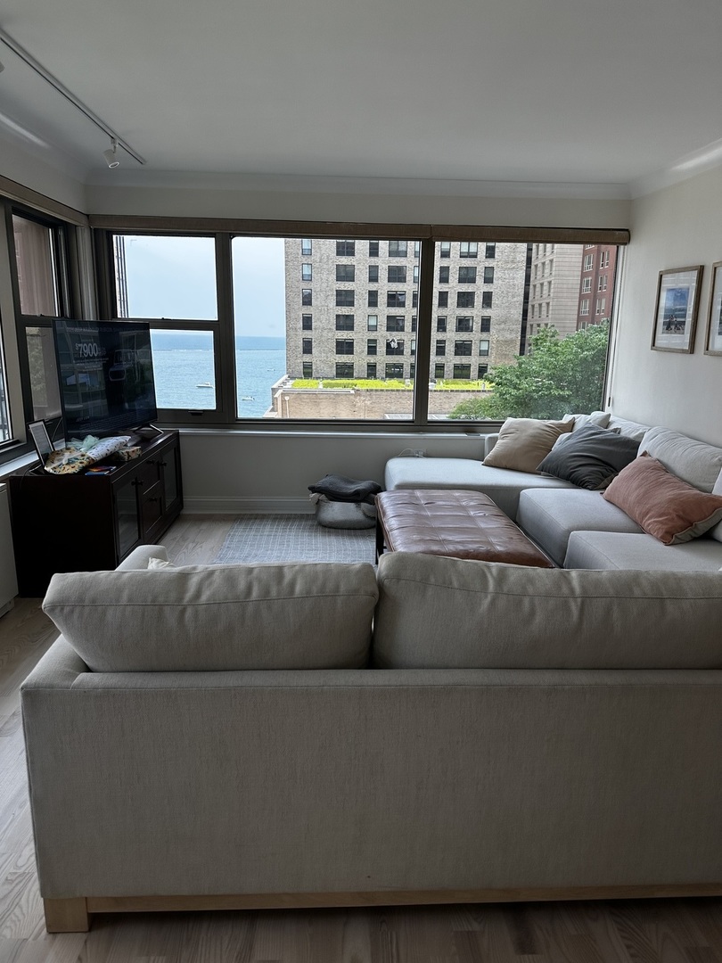 247 E CHESTNUT Street Unit: 1201