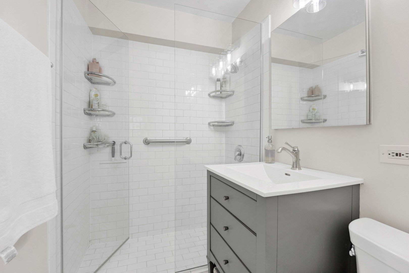 247 E CHESTNUT Street Unit: 1201