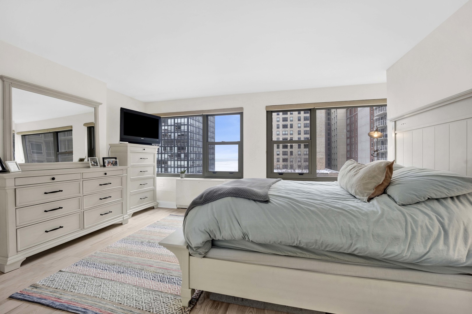 247 E CHESTNUT Street Unit: 1201