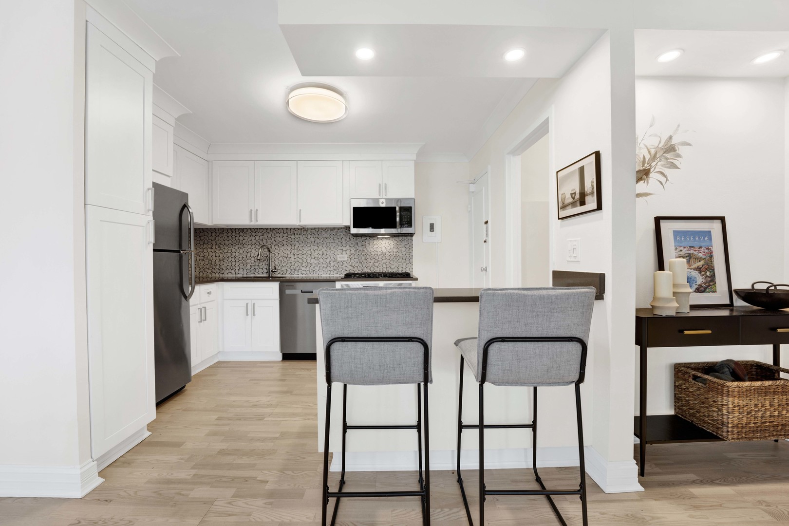 247 E CHESTNUT Street Unit: 1201