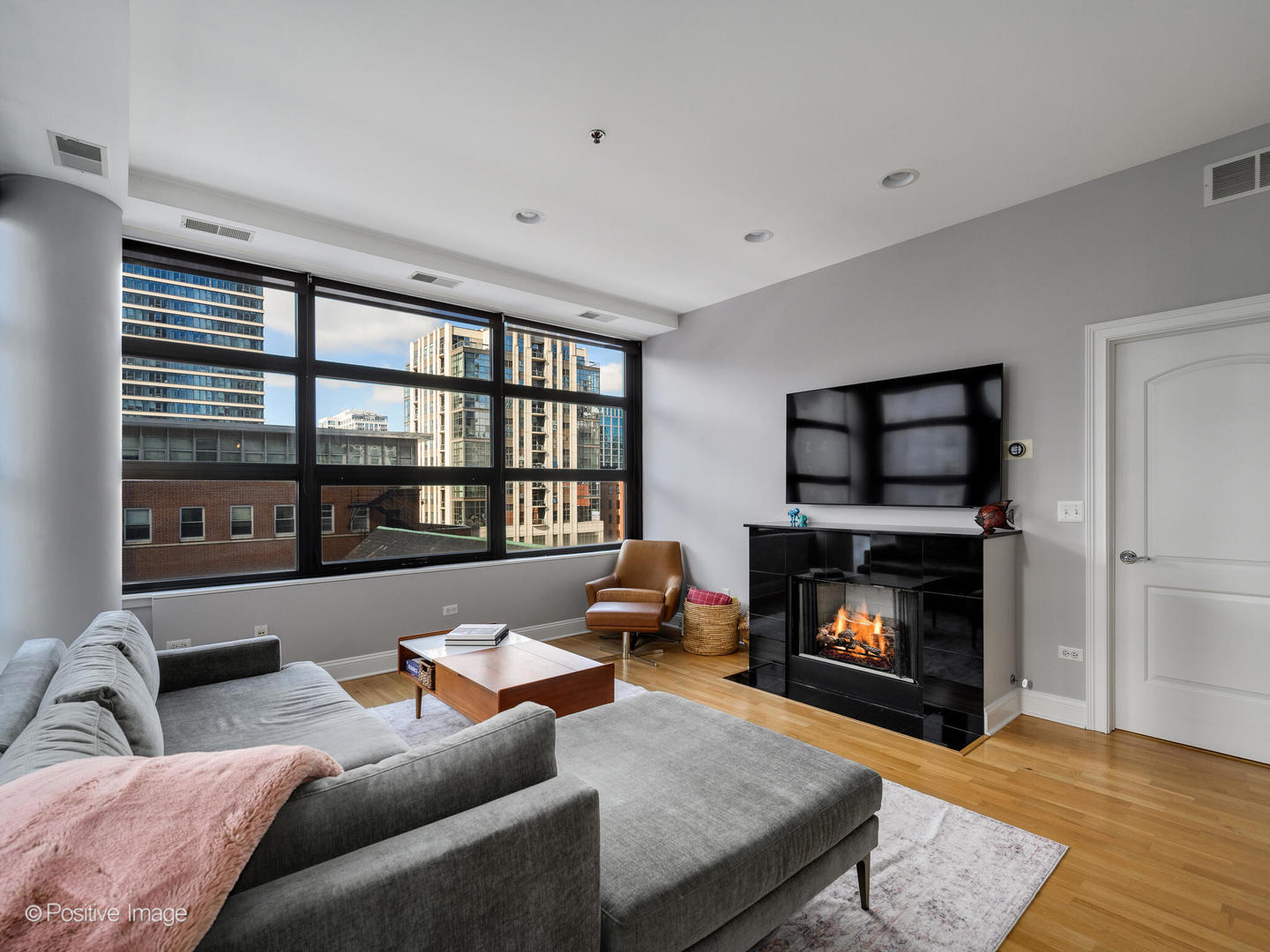 101 W Superior Street Unit: 706