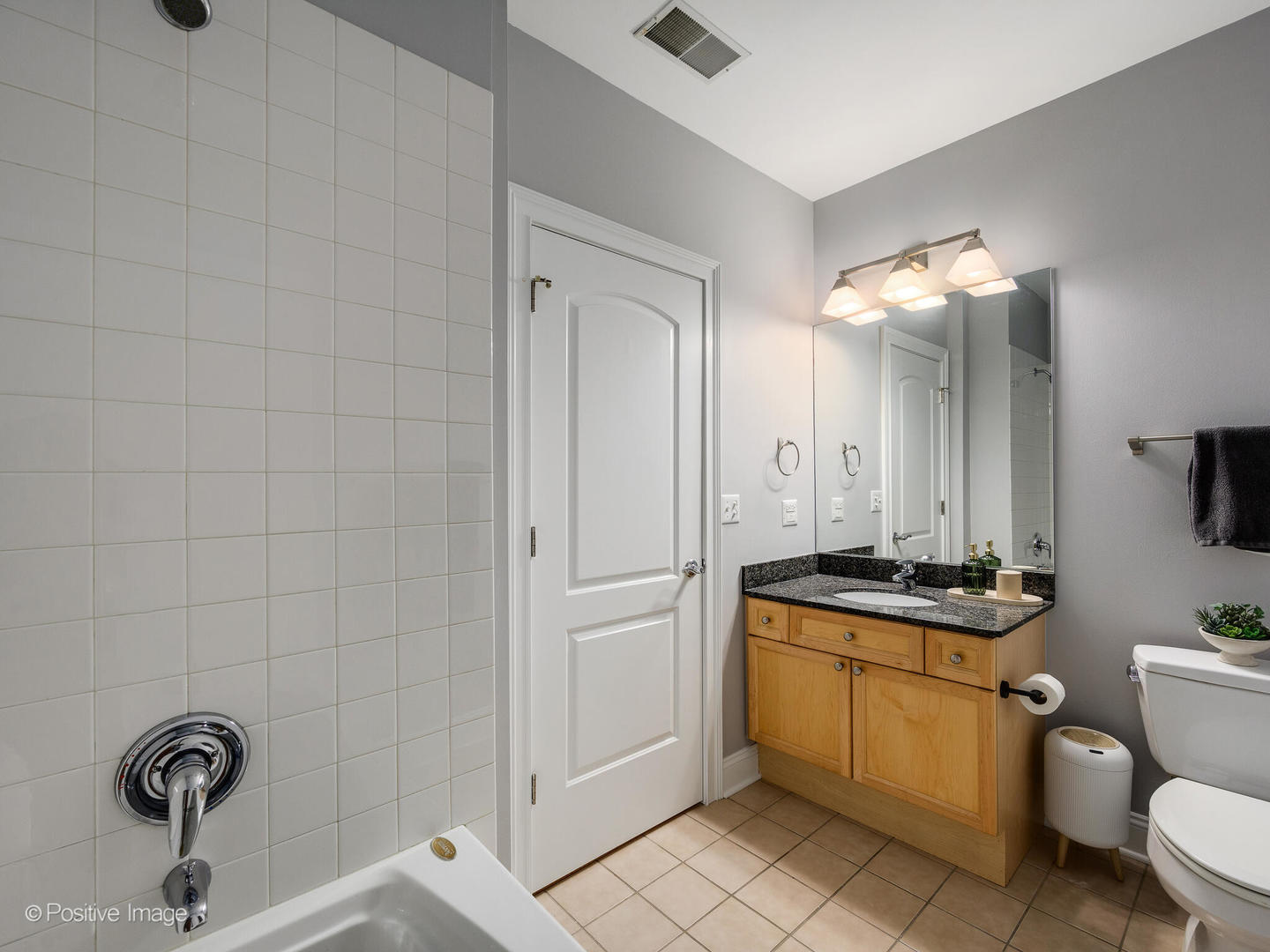 101 W Superior Street Unit: 706