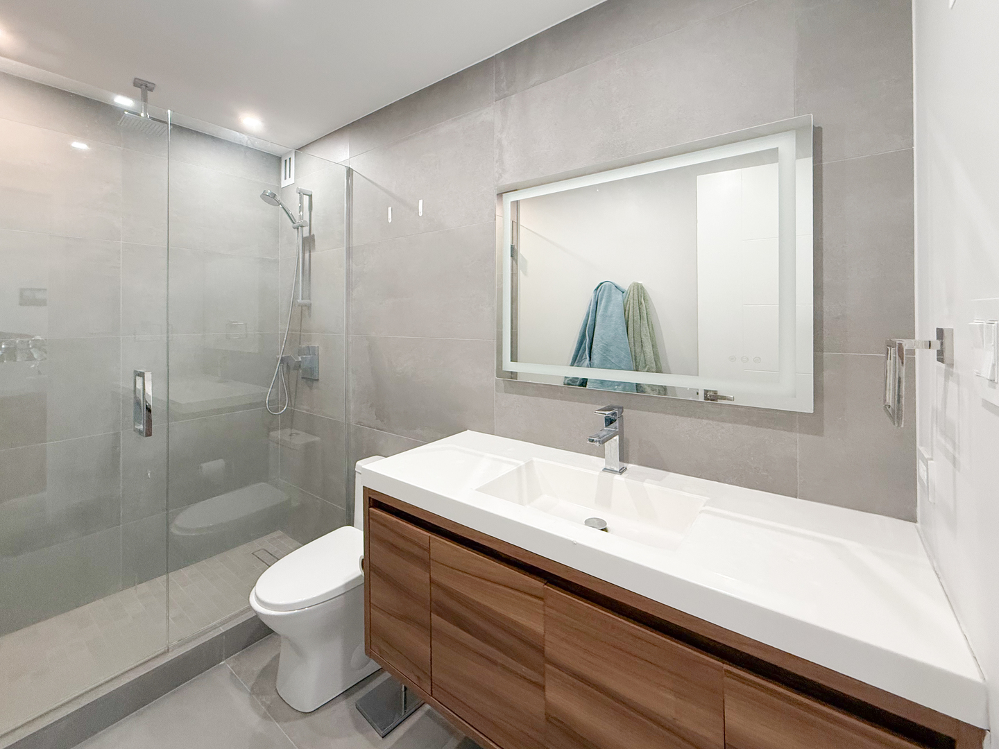 336 W Wellington Avenue Unit: 1502