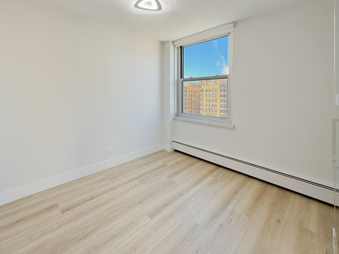 336 W Wellington Avenue Unit: 1502