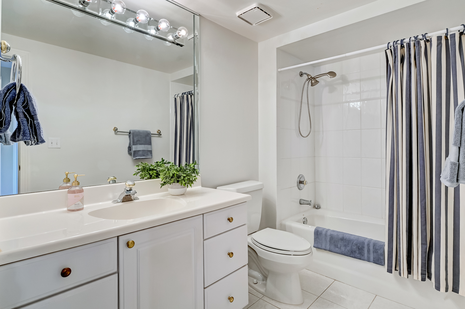 3525 S Cass Court Unit: 515
