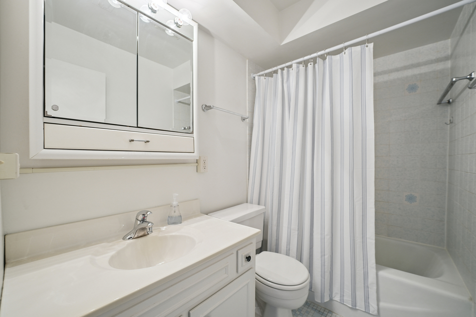 7314 Randolph Street Unit: 3D