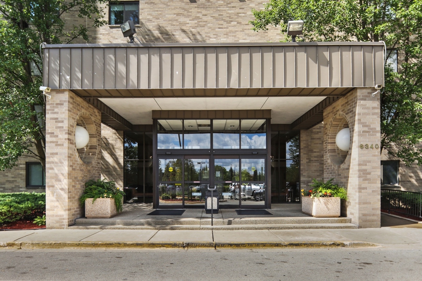 6340 Americana Drive Unit: 118