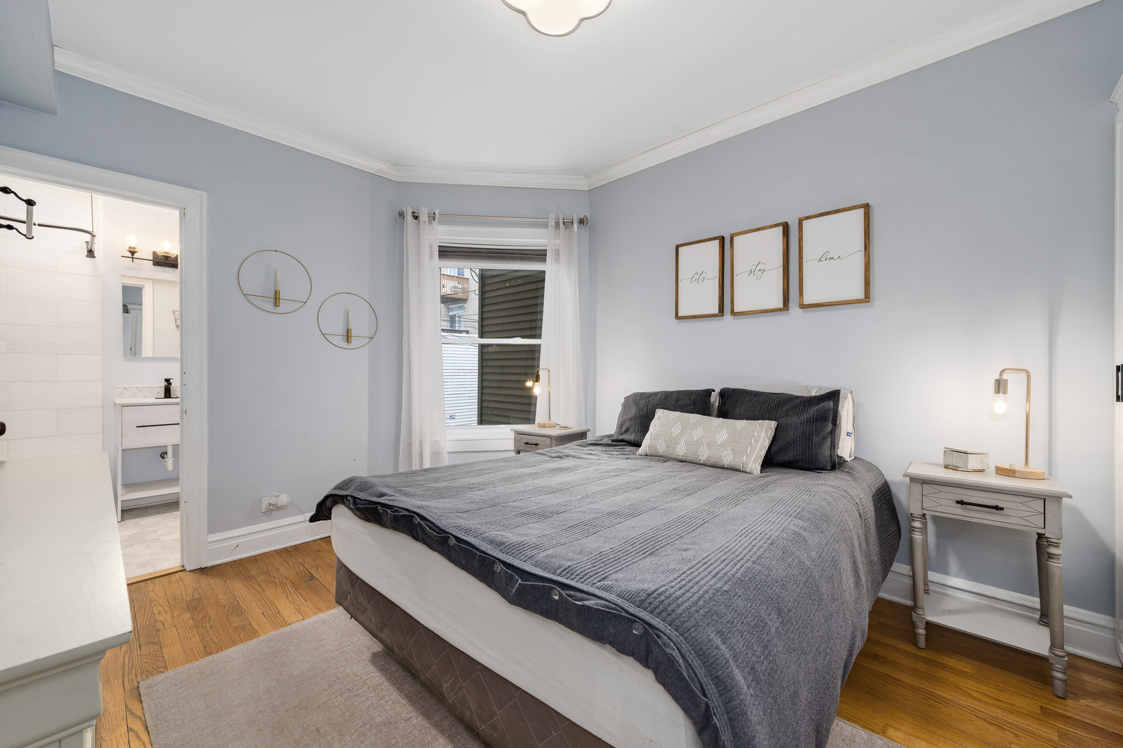 1147 W Lill Avenue Unit: 1W