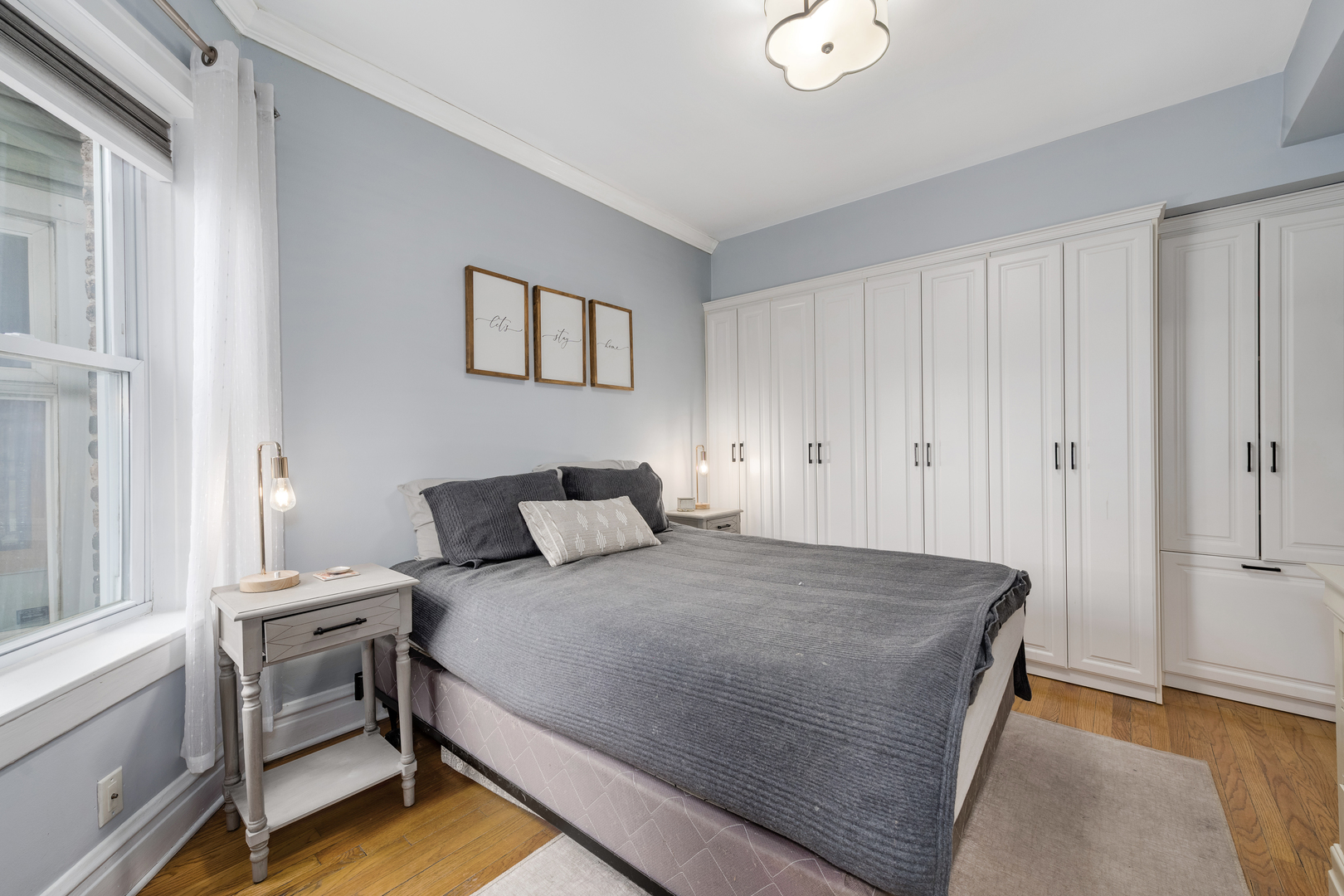 1147 W Lill Avenue Unit: 1W