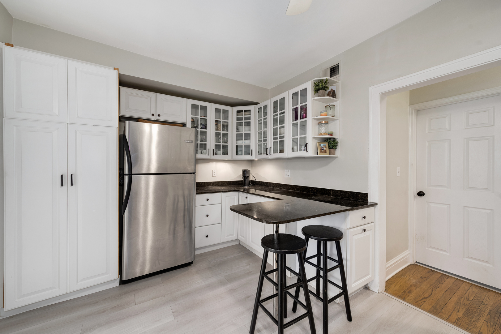 1147 W Lill Avenue Unit: 1W