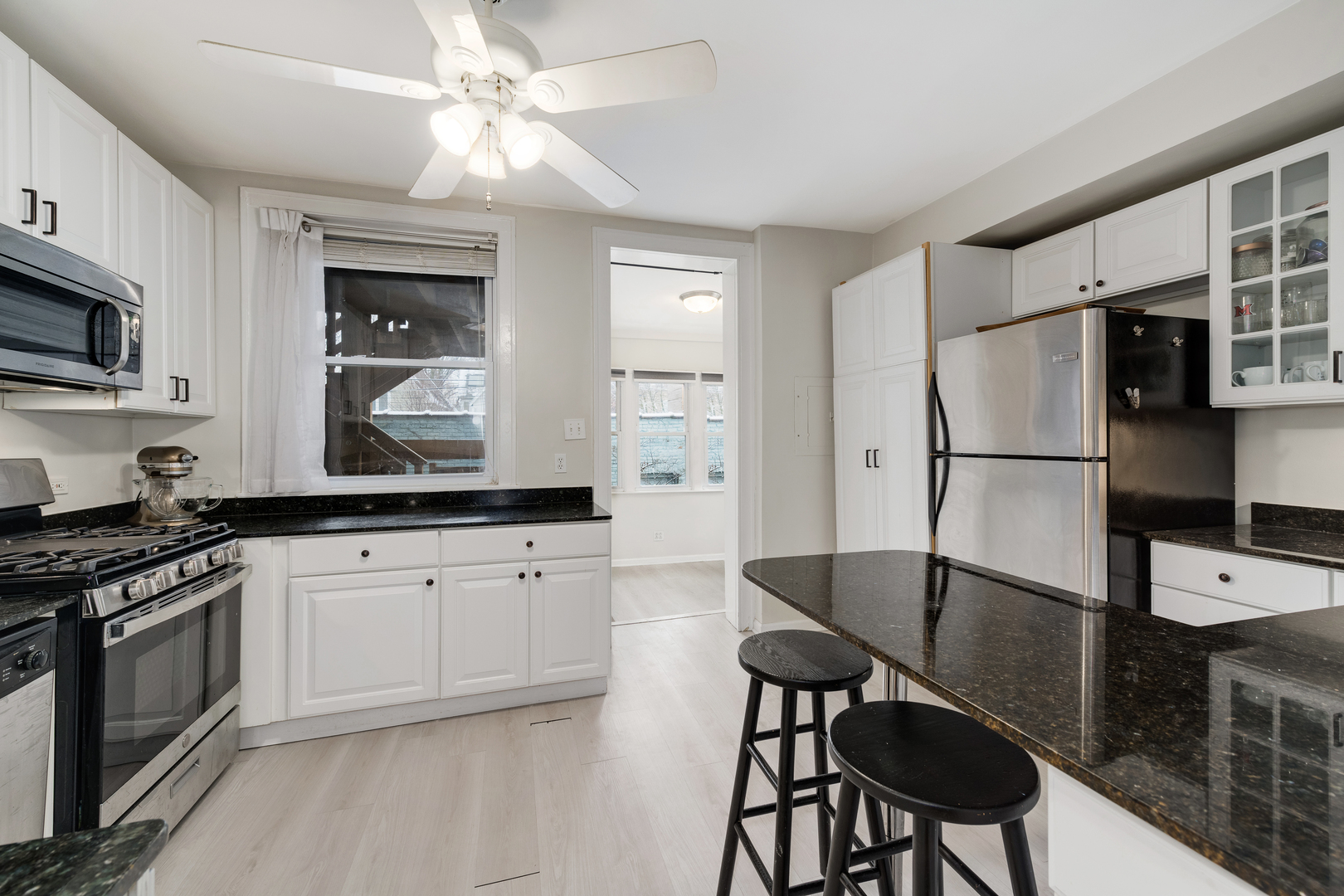 1147 W Lill Avenue Unit: 1W