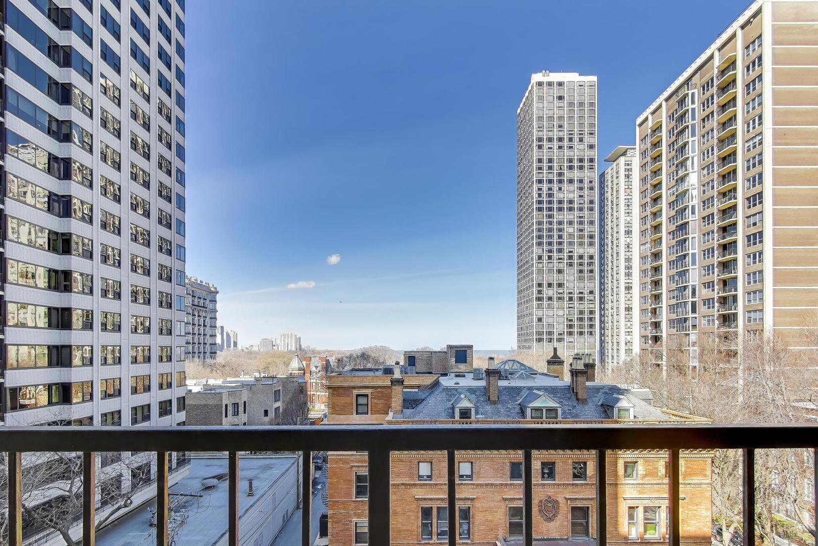 1450 N Astor Street Unit: 9C