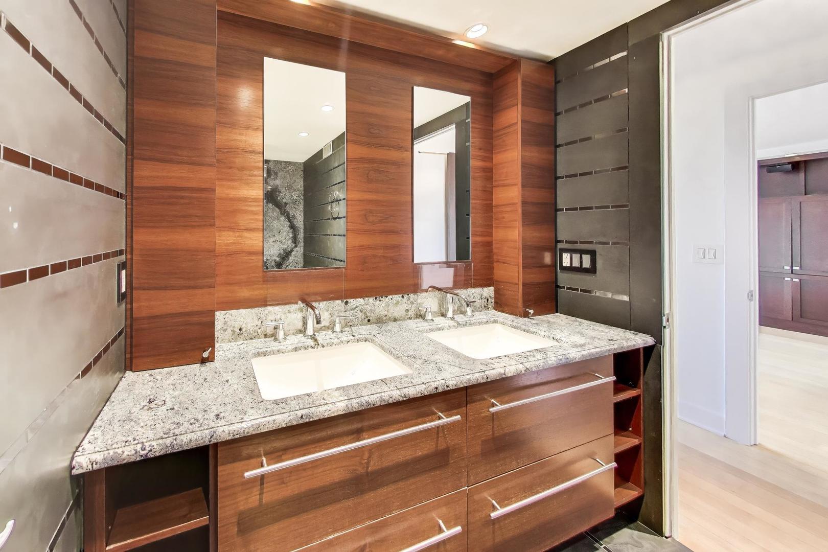 1450 N Astor Street Unit: 9C