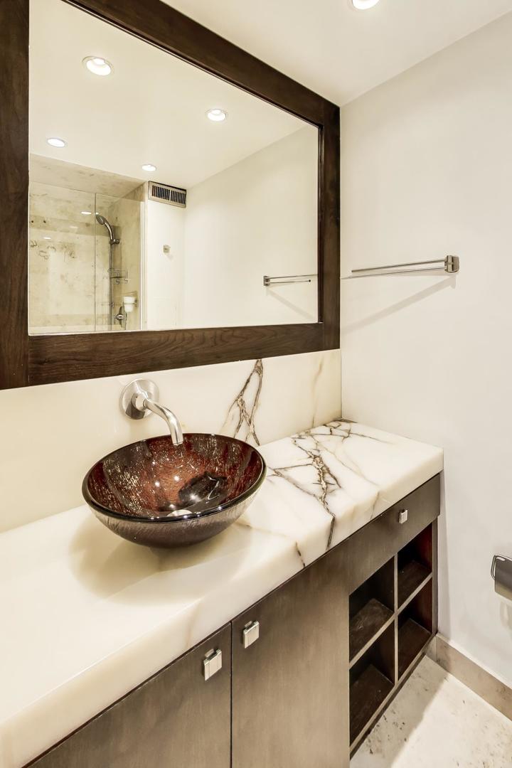 1450 N Astor Street Unit: 9C