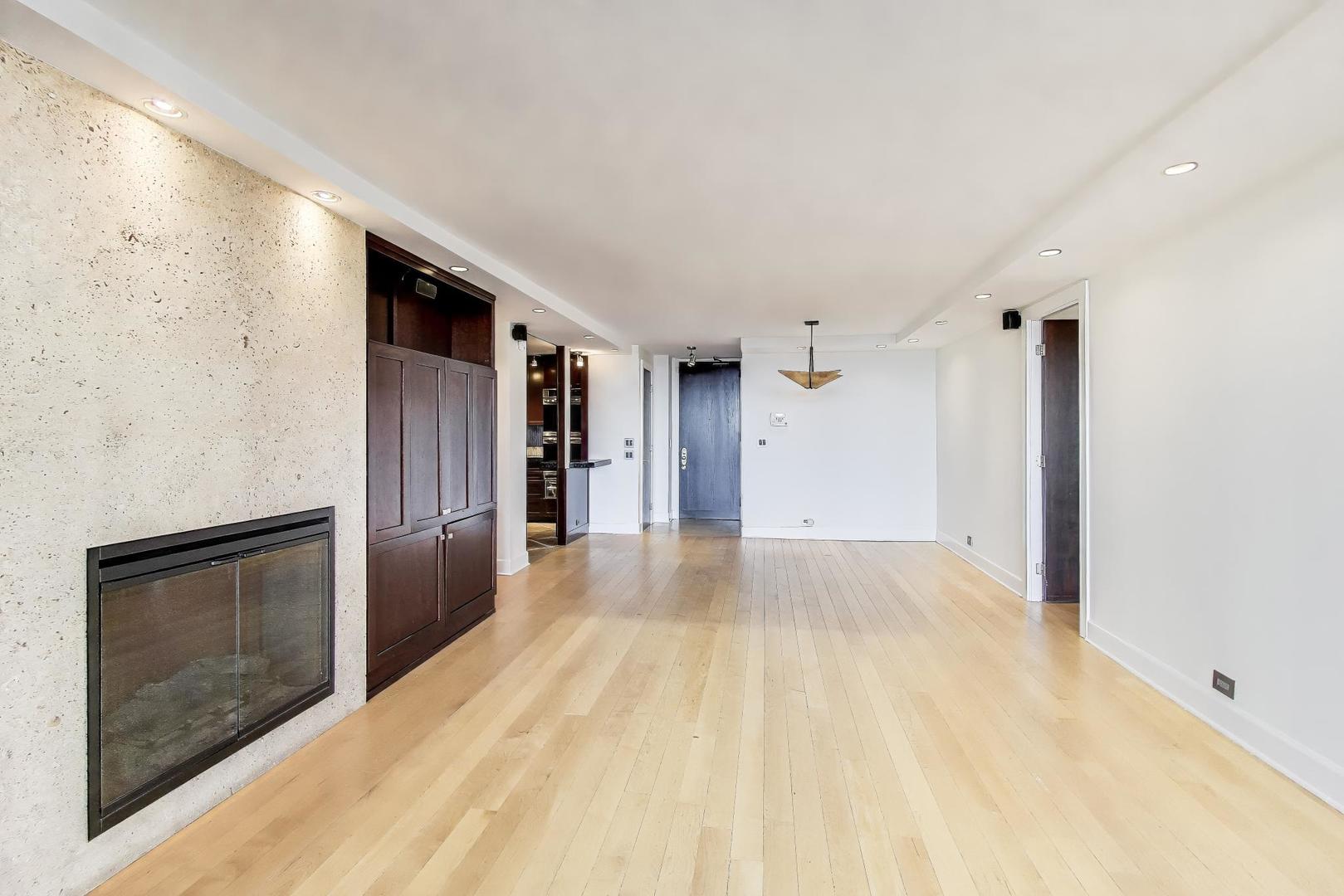 1450 N Astor Street Unit: 9C