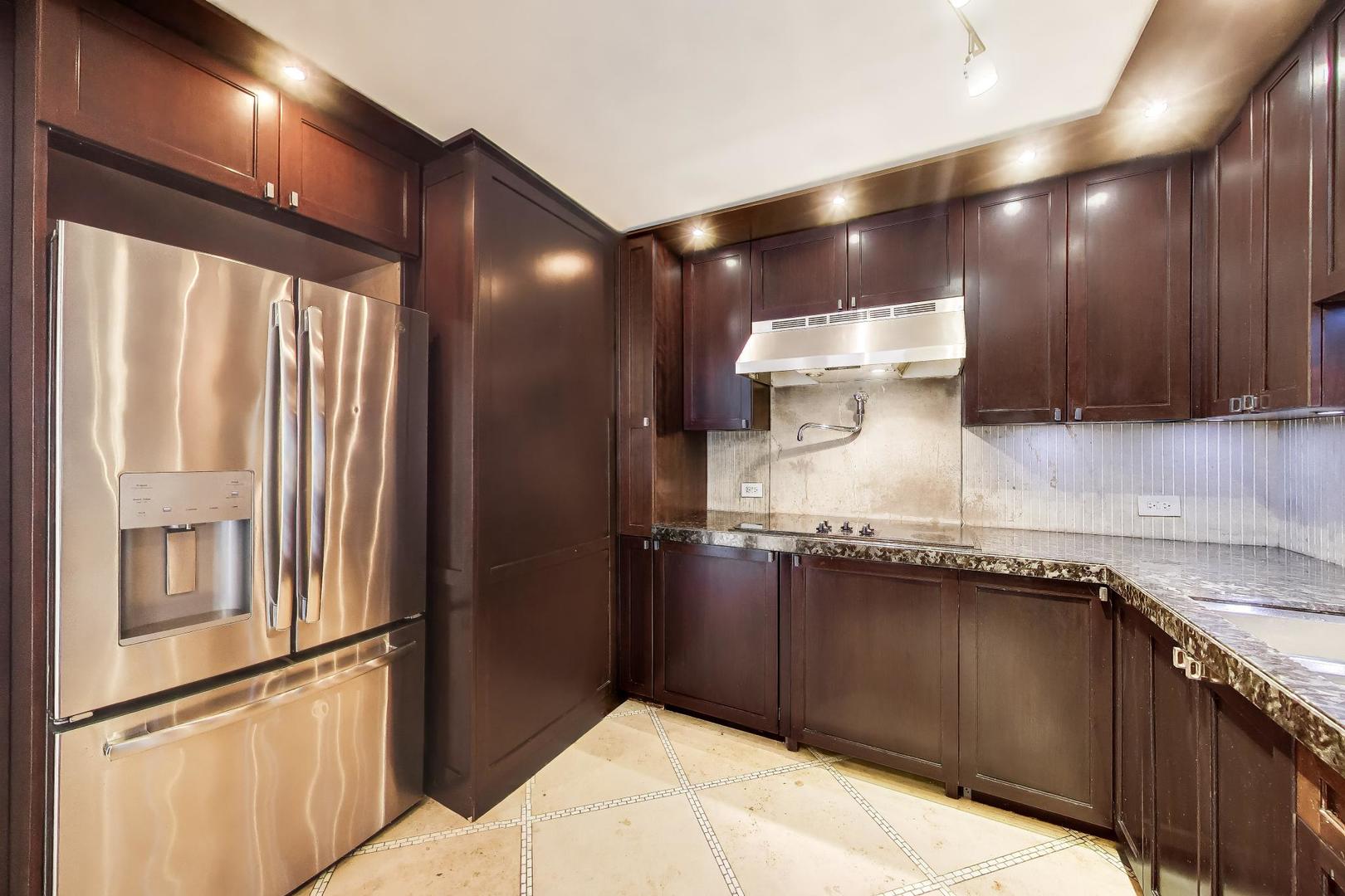 1450 N Astor Street Unit: 9C