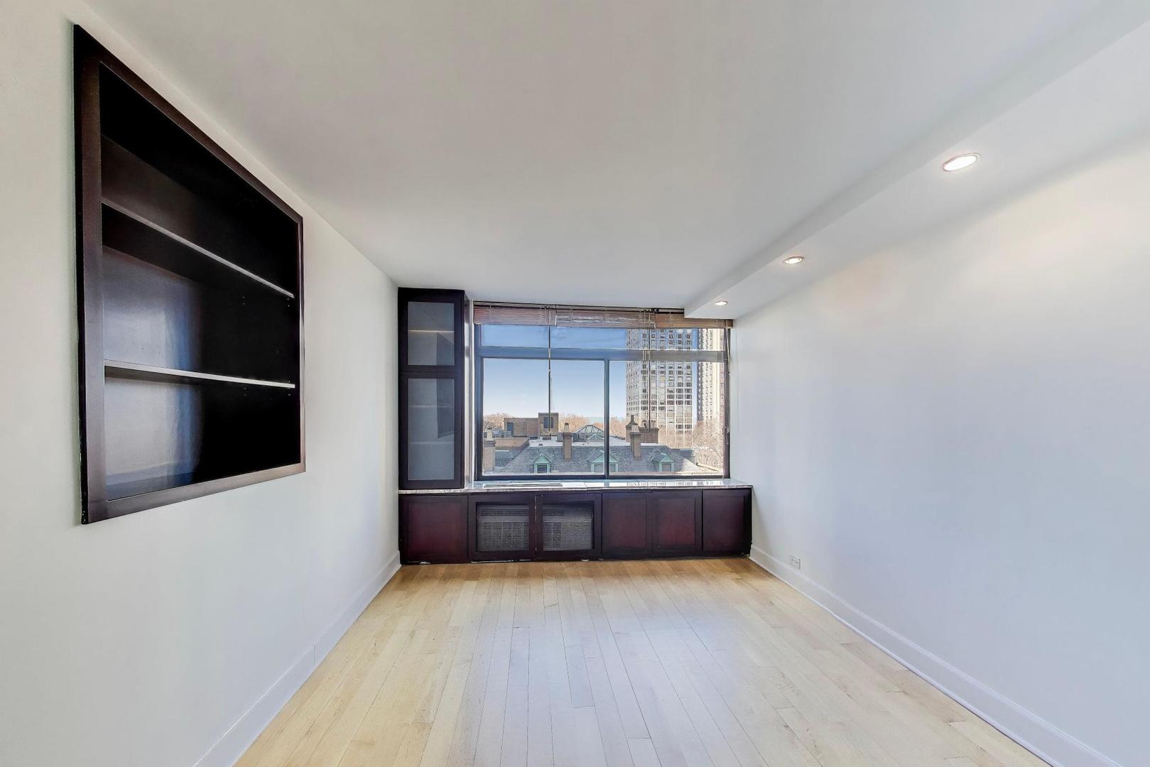 1450 N Astor Street Unit: 9C