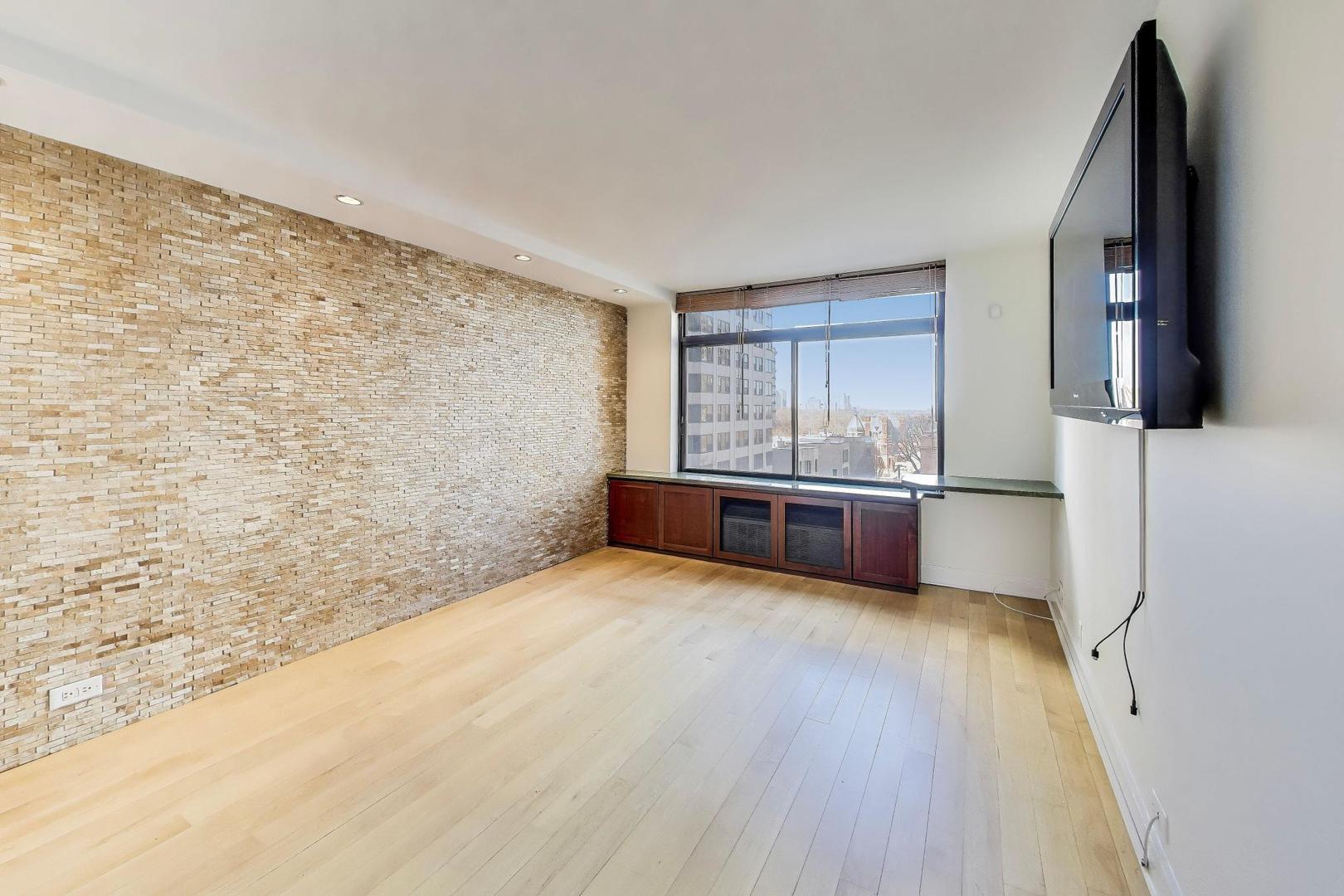 1450 N Astor Street Unit: 9C