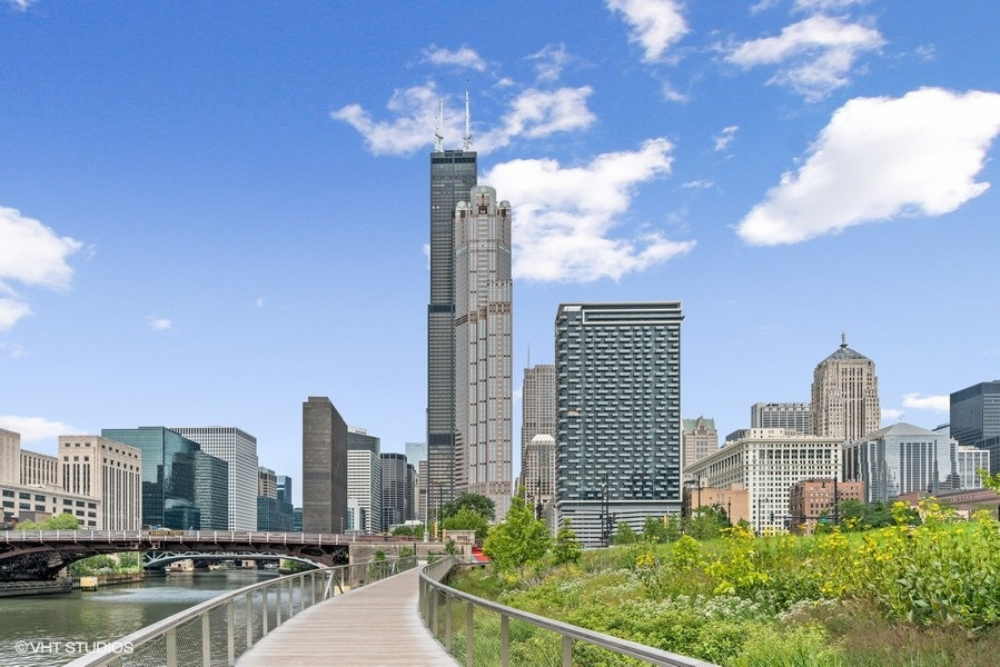 235 W VAN BUREN Street Unit: 1822