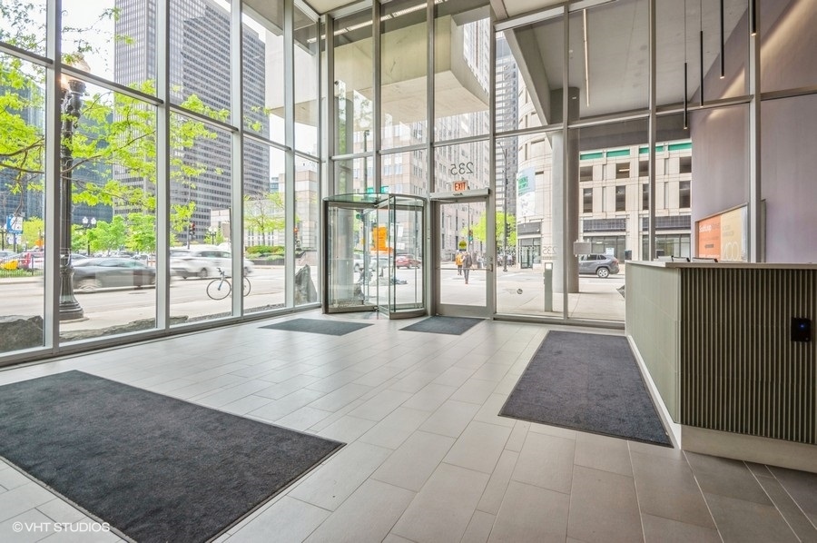 235 W VAN BUREN Street Unit: 1822