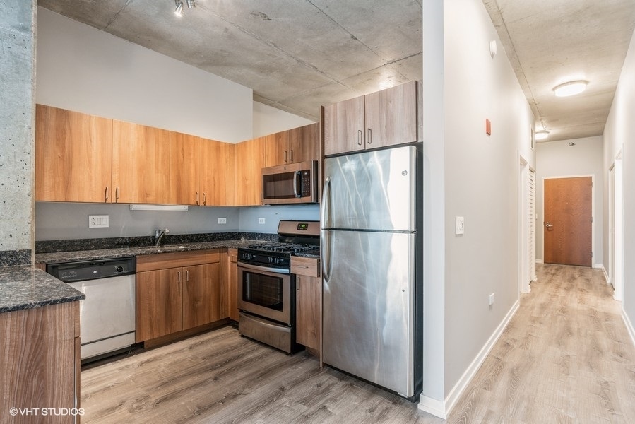 235 W VAN BUREN Street Unit: 1822