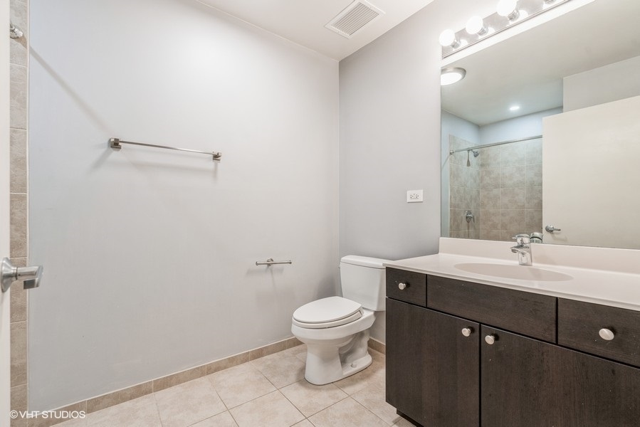 235 W VAN BUREN Street Unit: 1822