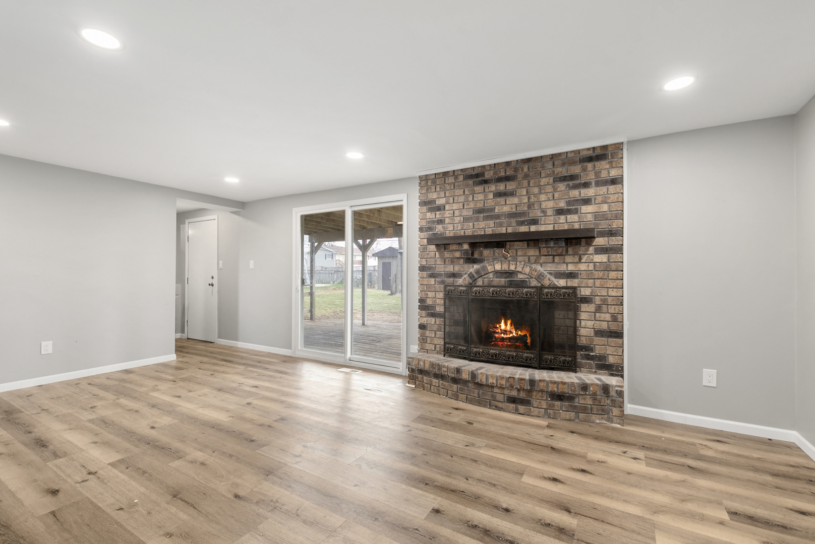 2S121 Ivy Lane