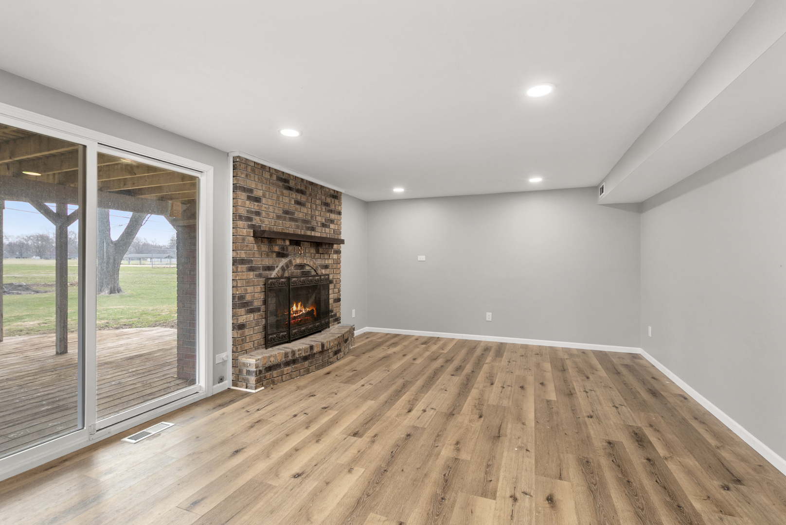 2S121 Ivy Lane