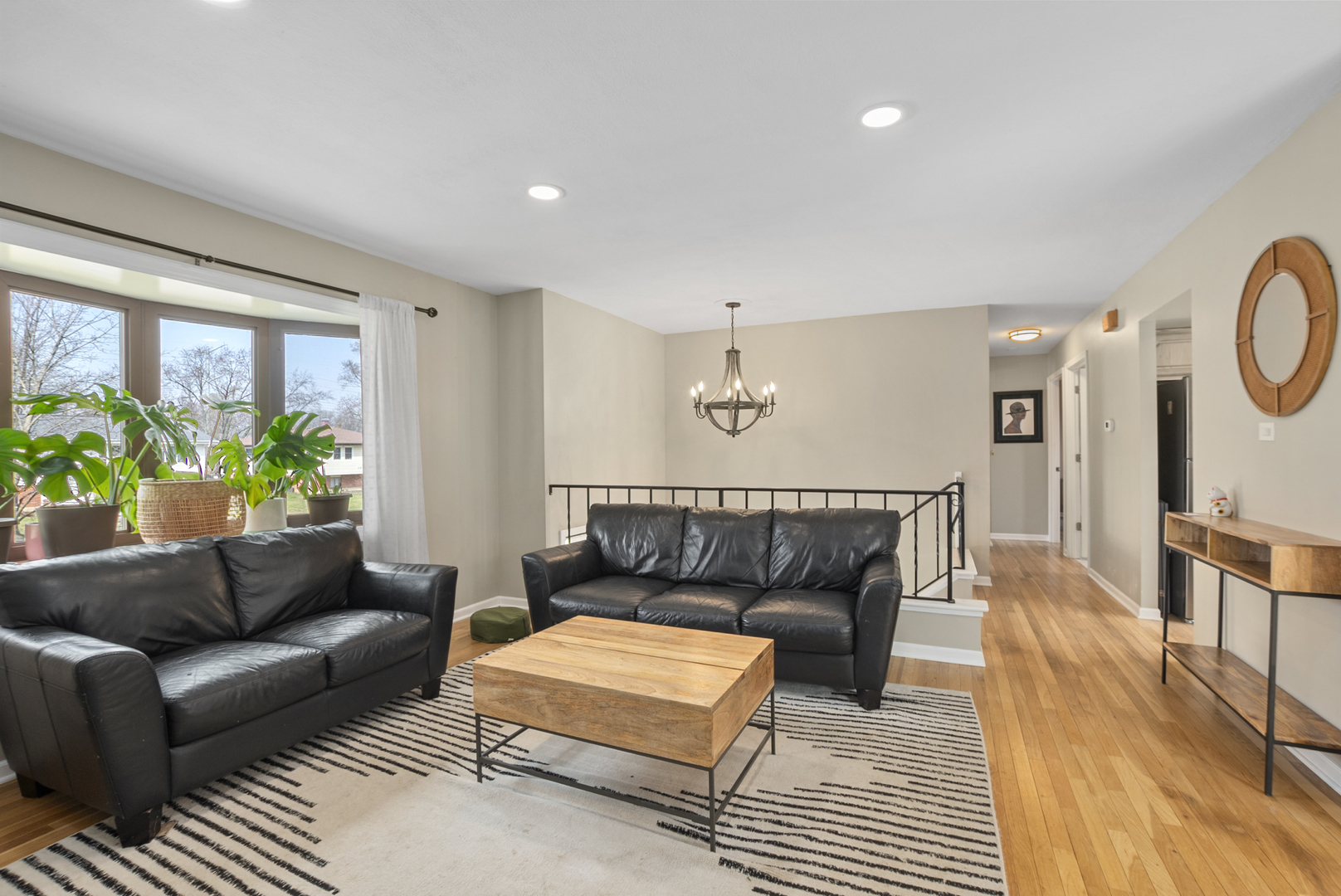 2S121 Ivy Lane