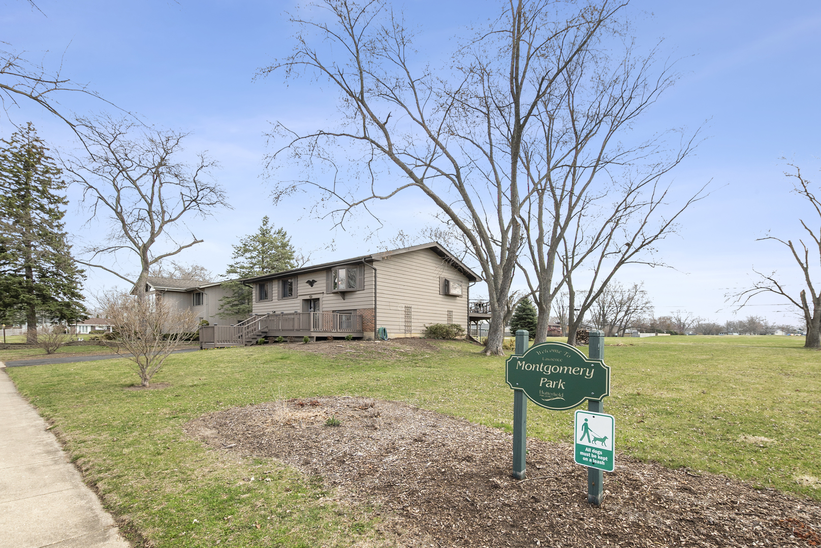2S121 Ivy Lane