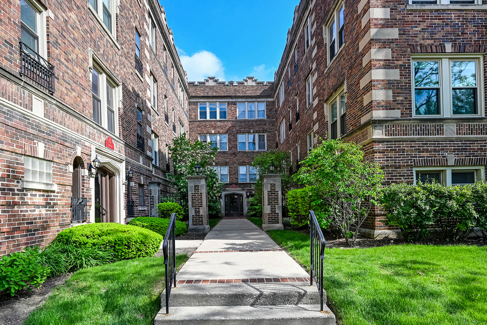 75 E Harris Avenue Unit: 3C