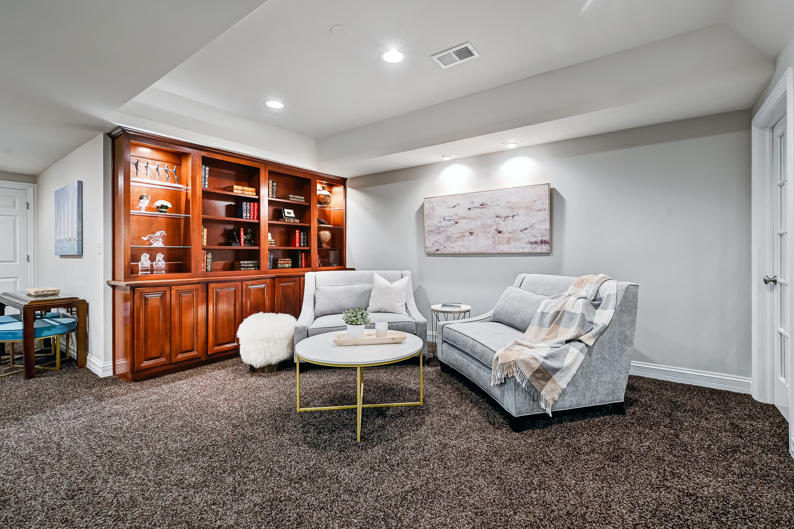 708 Fairfield Court