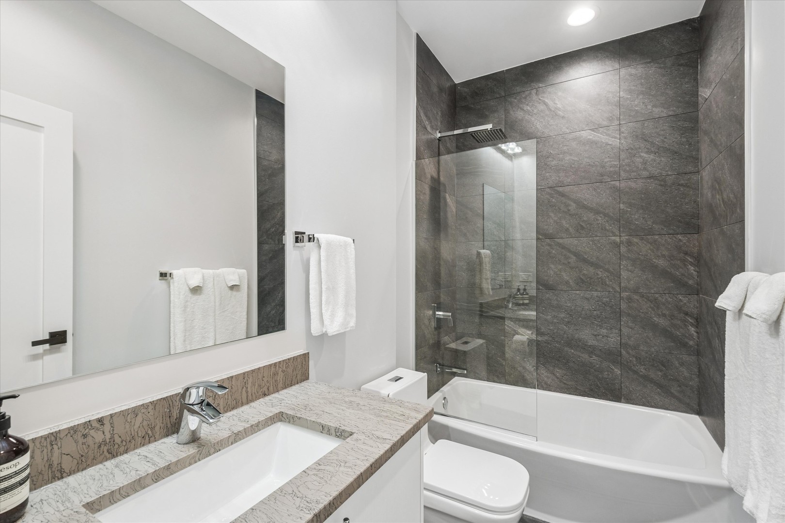 1857 N California Avenue Unit: 2