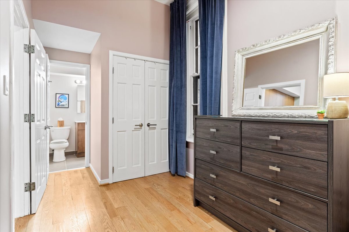 158 W Burton Place Unit: 1