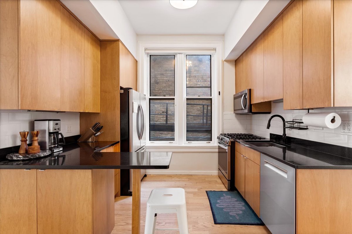 158 W Burton Place Unit: 1