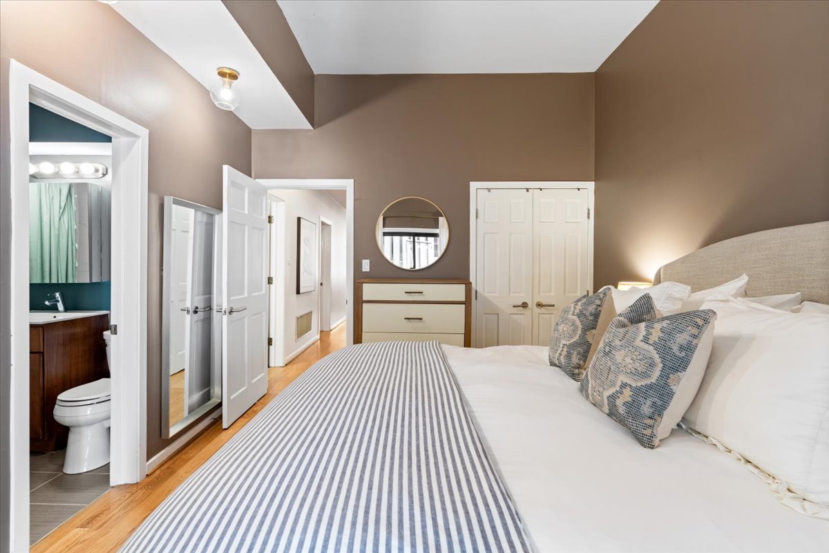 158 W Burton Place Unit: 1