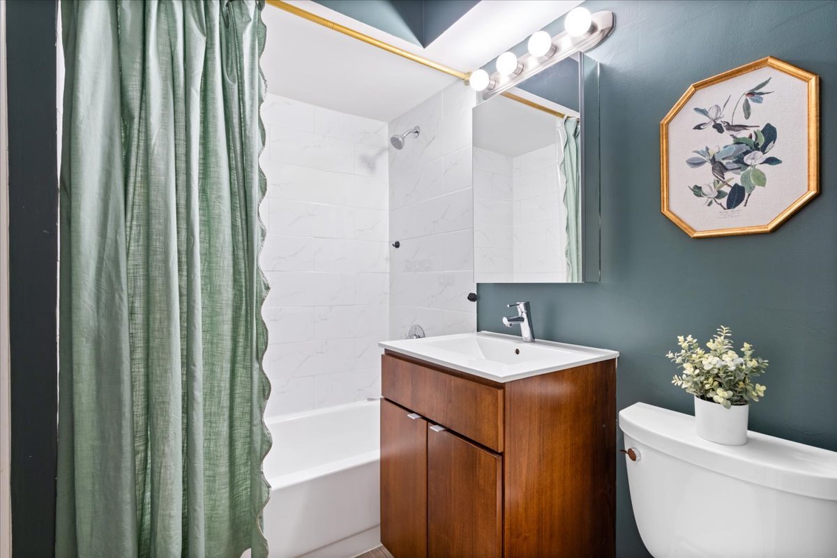 158 W Burton Place Unit: 1