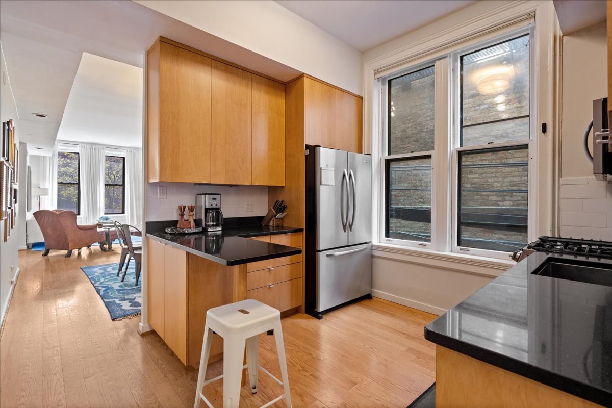 158 W Burton Place Unit: 1